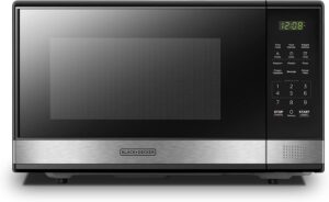 Front view of the Black+Decker 1.1 cu ft countertop microwave with stainless steel door and black enclosure.